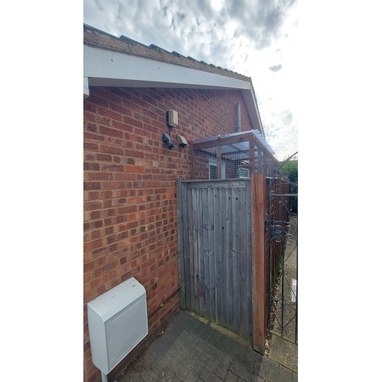 The Alley Cat Lounge – 3ft x 12ft x 7ft