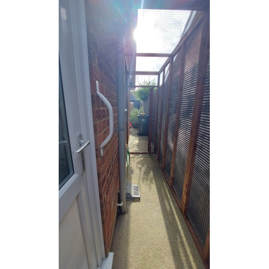 The Alley Cat Lounge – 3ft x 12ft x 7ft