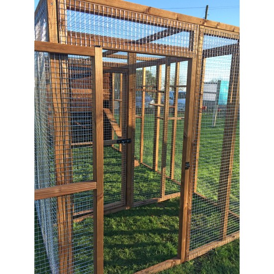 Cat Run With Sleeping box 14ft+ & Internal Safety Door